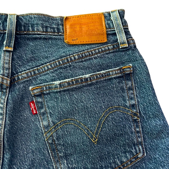 Levi’s 501 Denim Jean Shorts | Medium Blue | Size 28 - Picture 4 of 6